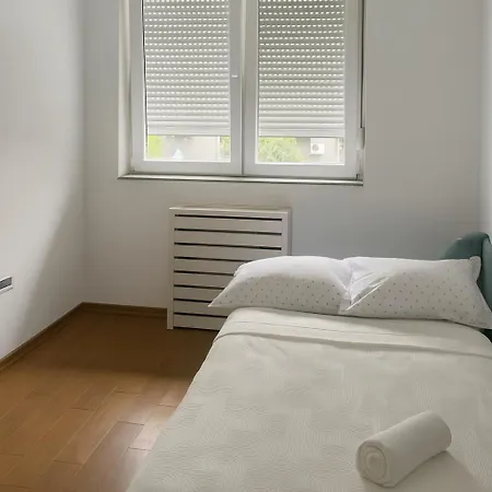 Sajam Nest Apartman *